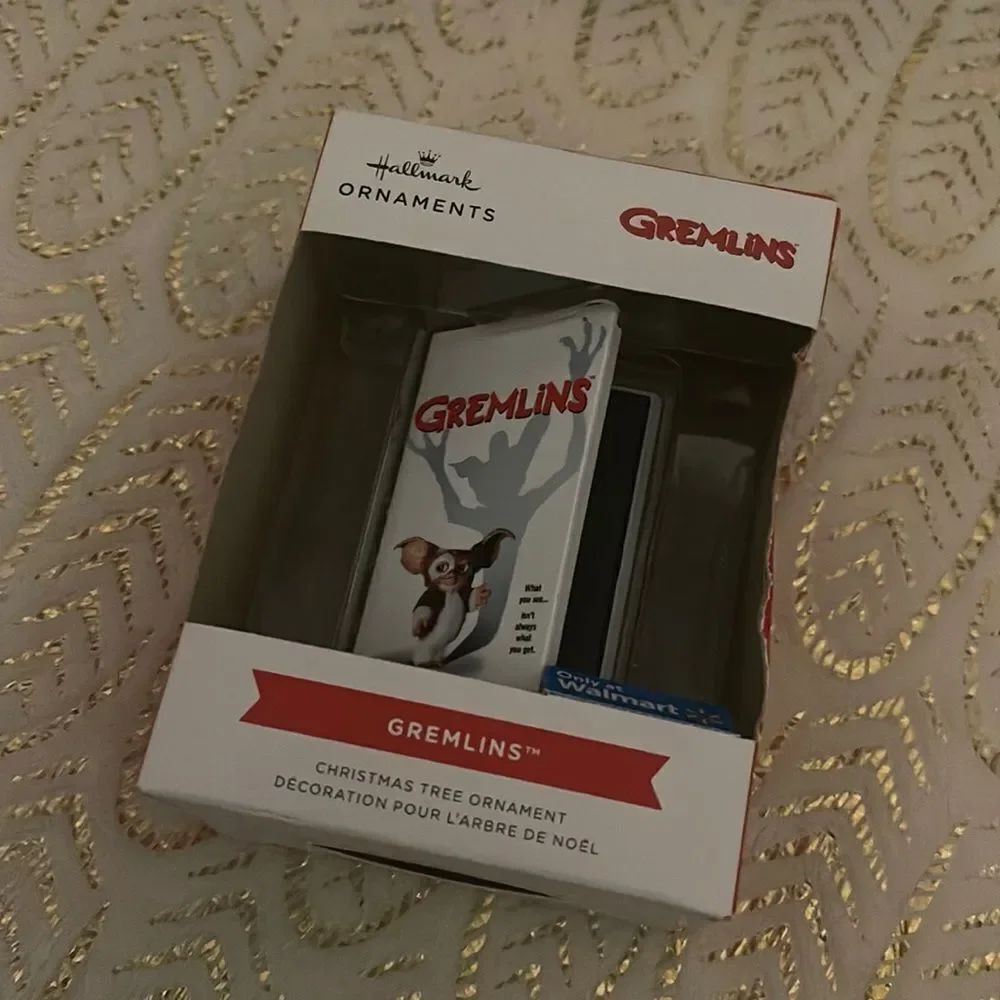 Nib/nwt gremlins retro vcr tape charm fob ornament collectible hallmark gizmo